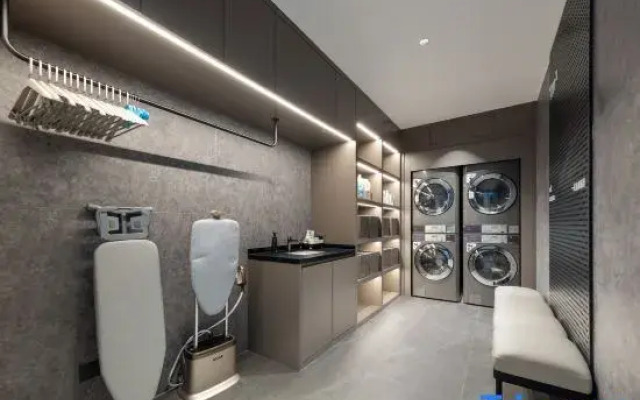 Suzhou Guanqian Street Chayuan Station Light Residence Hotel