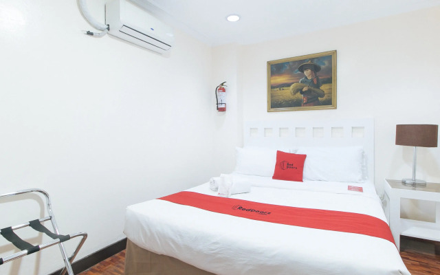 RedDoorz Premium near Greenbelt Makati