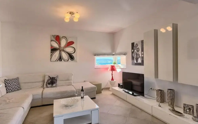 Luxury Apartment Okrug Gornji With Sea View and Pool
