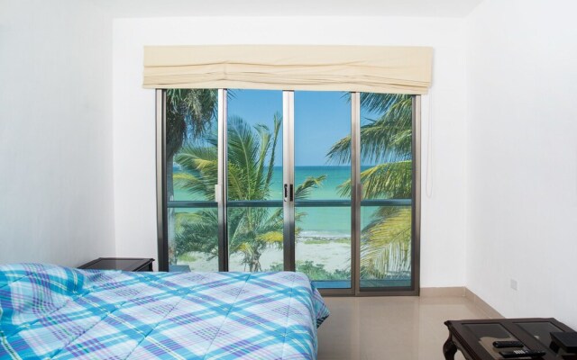 Piña Beach House in San Benito Beach