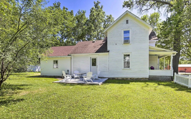 Family-friendly Menomonie Retreat: Walk to Town!