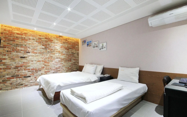 Jeonju Junghwasandong Foret Hotel