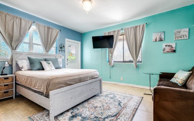 Studio Townhouse 2 blocks from Beach