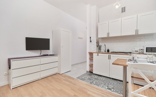 Lavender Apartment Wroclaw By Renters