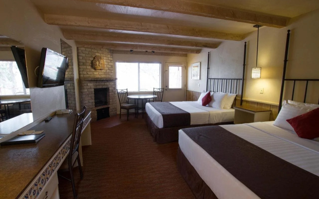 Sky Ranch Lodge
