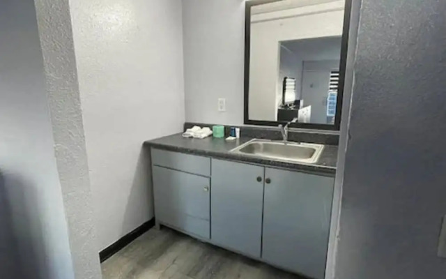 Budgetel Inn & Suites