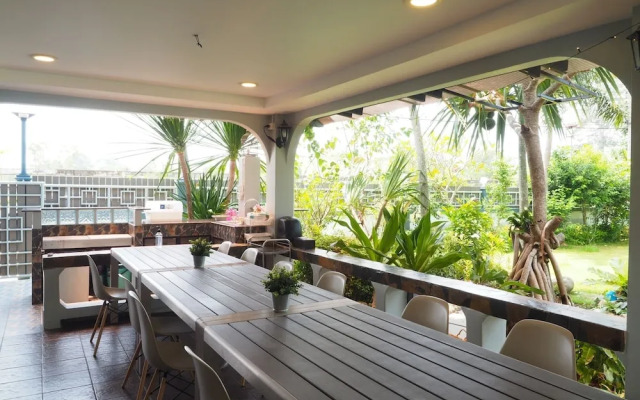 Lets Chill Pool Villa Najomtien Sattahip