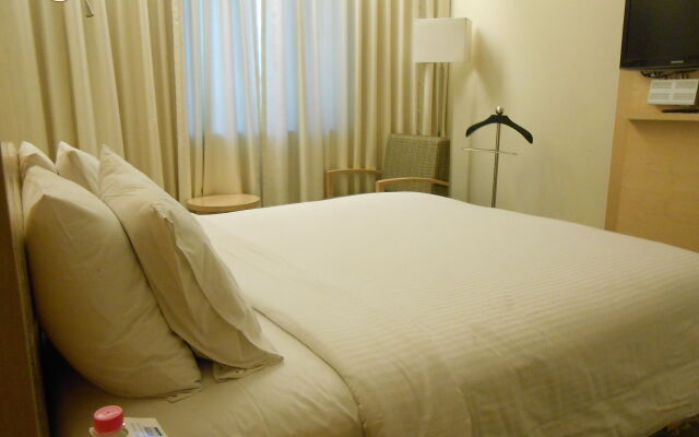 Lemon Tree Hotel Chinchwad Pune