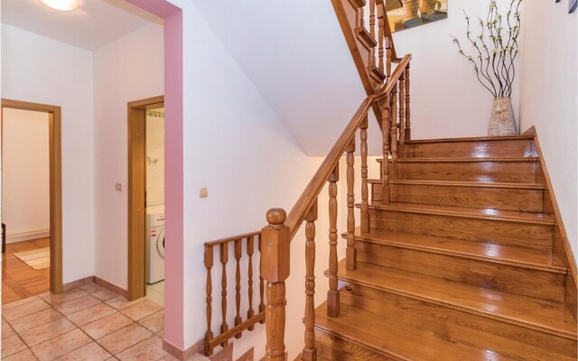 Stunning Home in Pula With Wifi and 4 Bedrooms