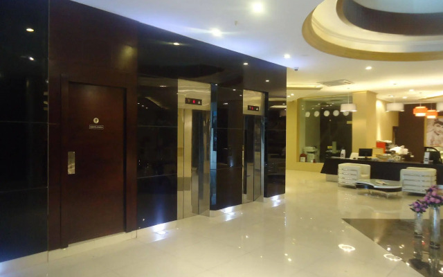 Sandy Le Oriental Hotel