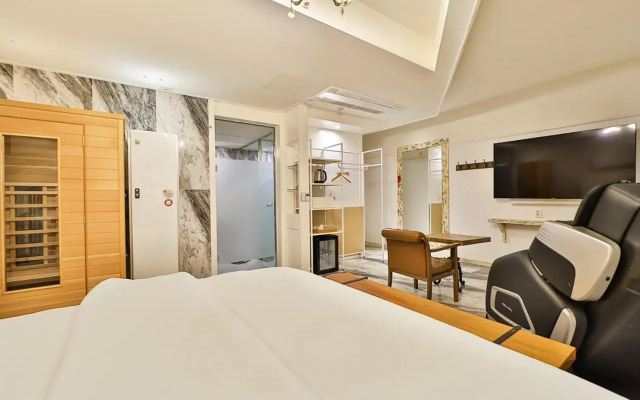 February Hotel Kimhae