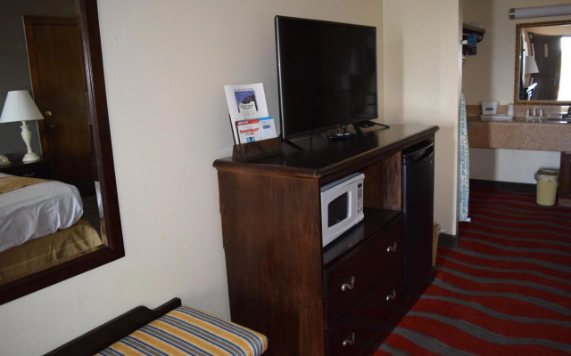 Travelodge Inn & Suites by Wyndham Norman