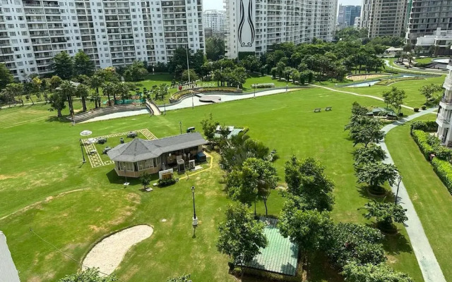 Luxury Serviced Apartment Near Medanta Medicity