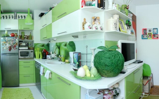 FM Economy 2-BDR Apartment - Joy Family - Varna