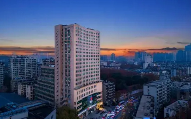 Starway Hotel (Wuhan Macau Road Children's Hospital)