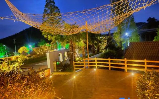 Yunqinyao Mountain White Tea Valley Holiday Villa