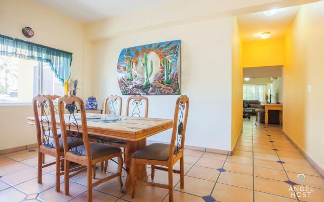 Cozy Stay 2 blocks from the beach