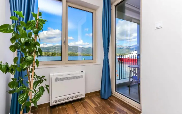 Apartments Maestral