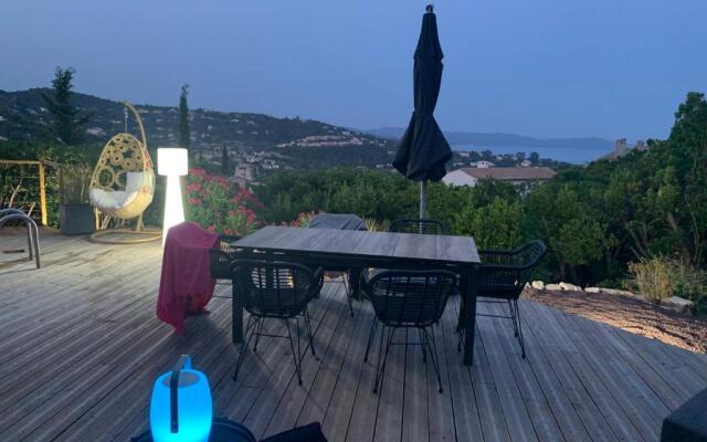 VILLA PERLA SAINT-TROPEZ CAVALAIRE-SUR-MER, 3-5 chambres, vue mer, piscine chauffée