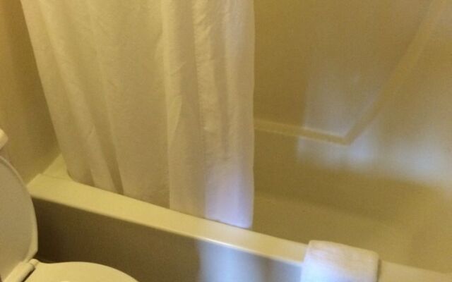 Red Deer Inn & Suites