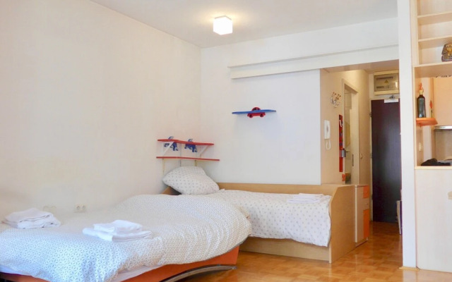 Sunny and Lively Apartment in City, Free Parking