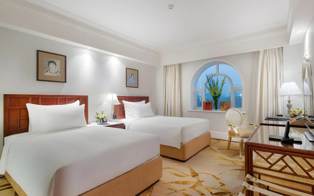 Apricot Hotel