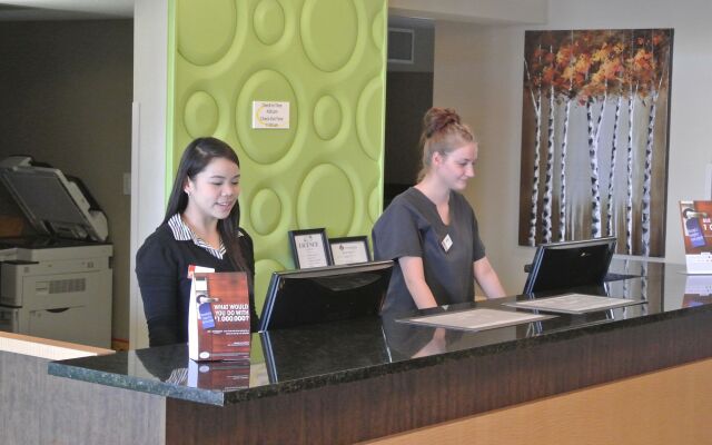 Home Inn and Suites Lloydminster