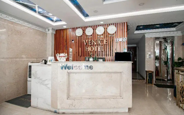 Venice Hotel By Zuzu