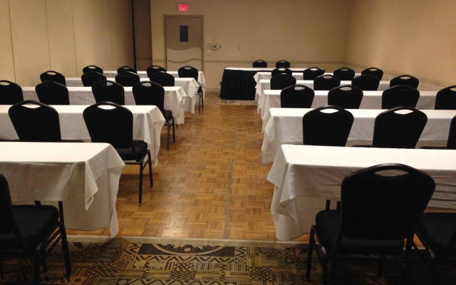 Norwood Inn & Suites La Crosse