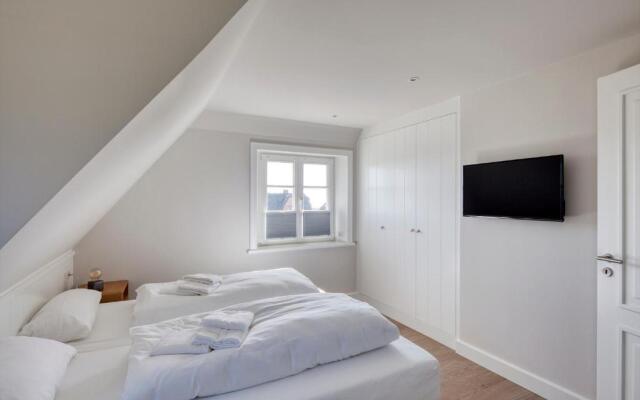 Rantum Dorf - Ferienappartments im Reetdachhaus 3 & 4