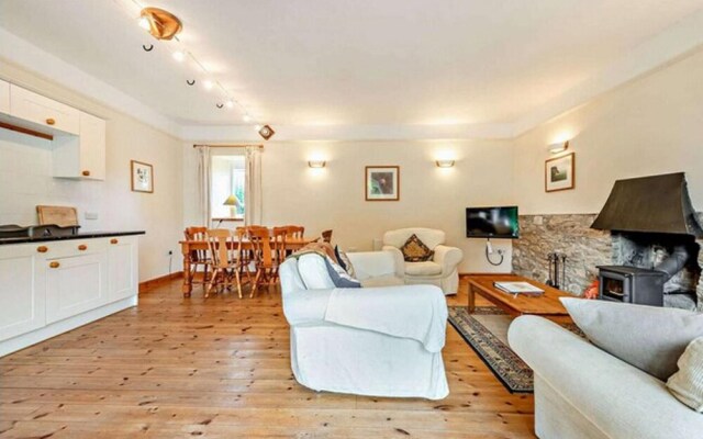 Comfortable Airy 5-bed Apartment in Llandysul