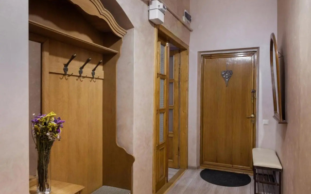 FRIENDS HOUSE on SQUARE RYNOK