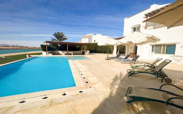 Luxury 4 bedroom villa with a heated pool