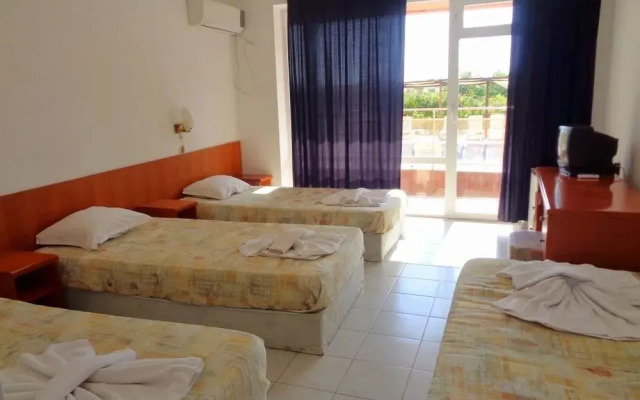 Meta Beach Budjet Hotel