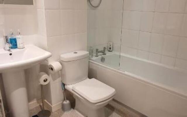 3 BEDROOM SERVICED APPARTMENT CENTRAL LOCATION SEA SIDE TOWn