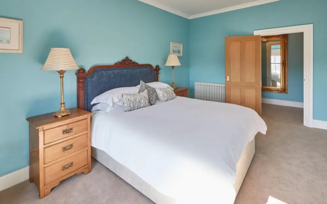 Host Stay Turnstone