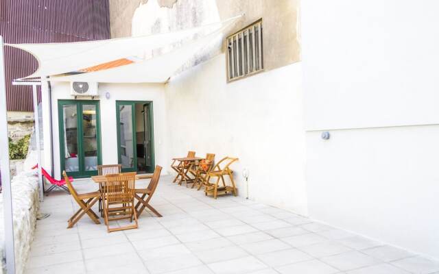 Liiiving in Porto - Bolhão Garden Apartment