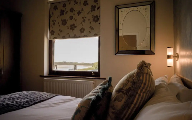 Shard Riverside Hotel, Bar & Restaurant