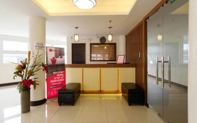 RedDoorz Plus @ EDSA Congressional