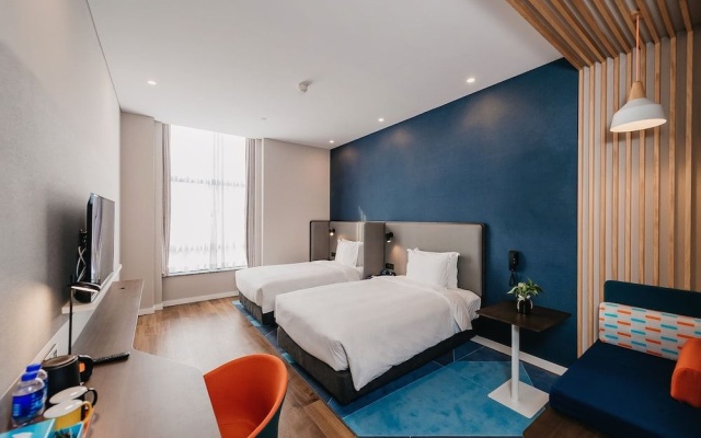 Holiday Inn Express Taizhou CMC – Guest Rooms – Taizhou