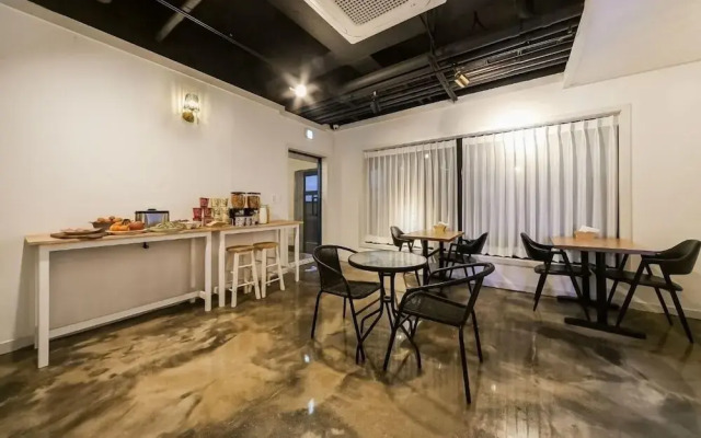 Vallas Hotel & Guest house