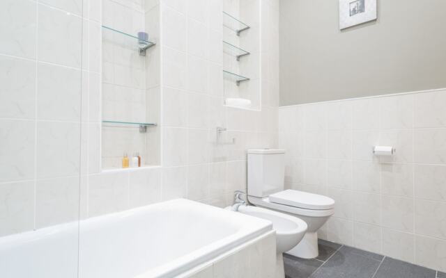 Designer Chelsea Family Home with Garden