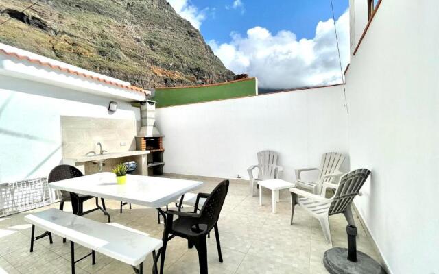 Two-Bedroom House 5, FreeWifi, AC, BBQ, Mountain View