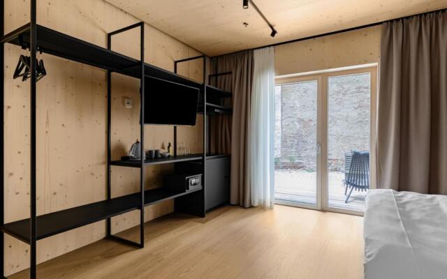 numa   Wood Rooms & Apartments