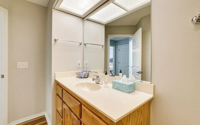 The Bella Vista Lakeside Treehouse: Dock & Kayaks!