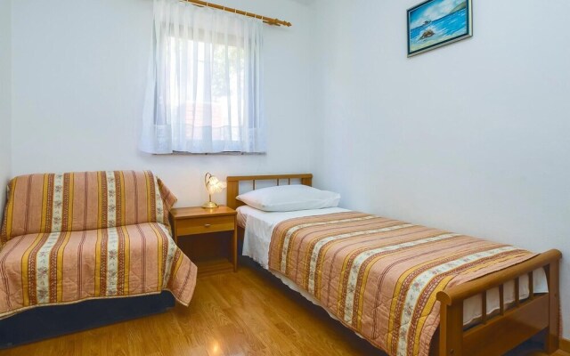 Beautiful Home in Lokva Rogoznica With Wifi and 2 Bedrooms