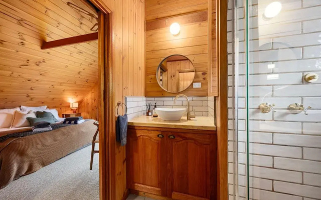 Onyx Retreat Healesville Luxury Lodge x Hot Tub