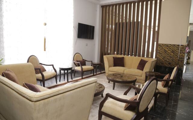 Oak Haven Hotel And Suites