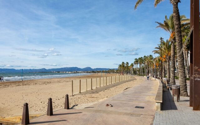 Quaint Apartment In Salou Near Sea Beach