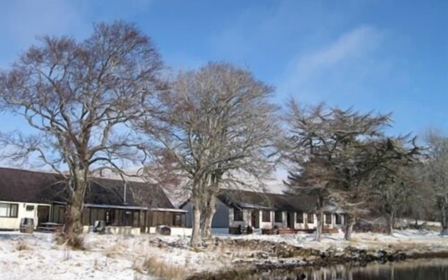 Altnacealgach Motel